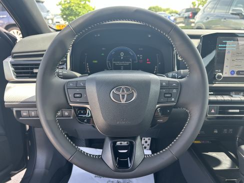 Used 2026 Toyota Camry SE FWD image 22