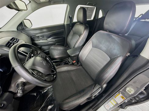 Used 2024 Mitsubishi Outlander Sport SE image 2