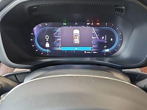 Used 2023 Volvo XC60 B5 Plus image 34