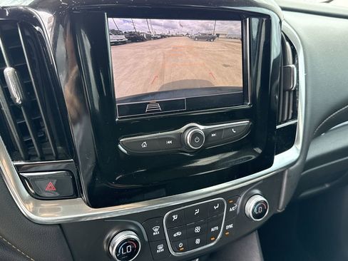 Used 2021 Chevrolet Traverse LS image 18