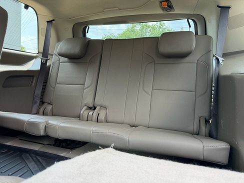 Used 2019 GMC Yukon SLT w/ HD Trailering Package AWD/4WD image 4