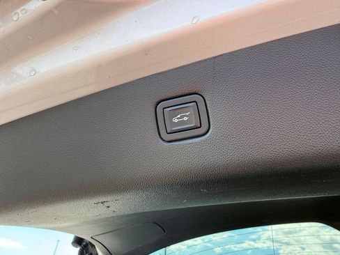 Used 2020 Chevrolet Blazer Premier w/ Driver Confidence II Package FWD image 32