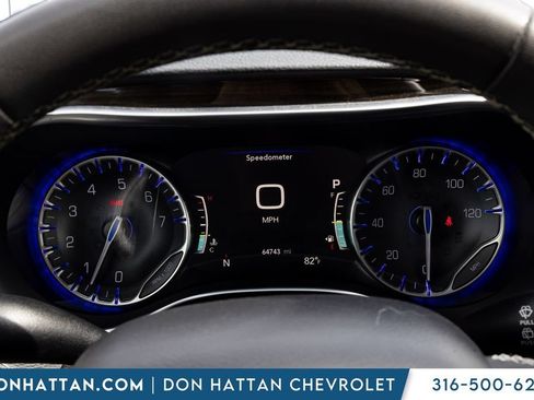 Used 2023 Chrysler Pacifica Limited FWD image 6