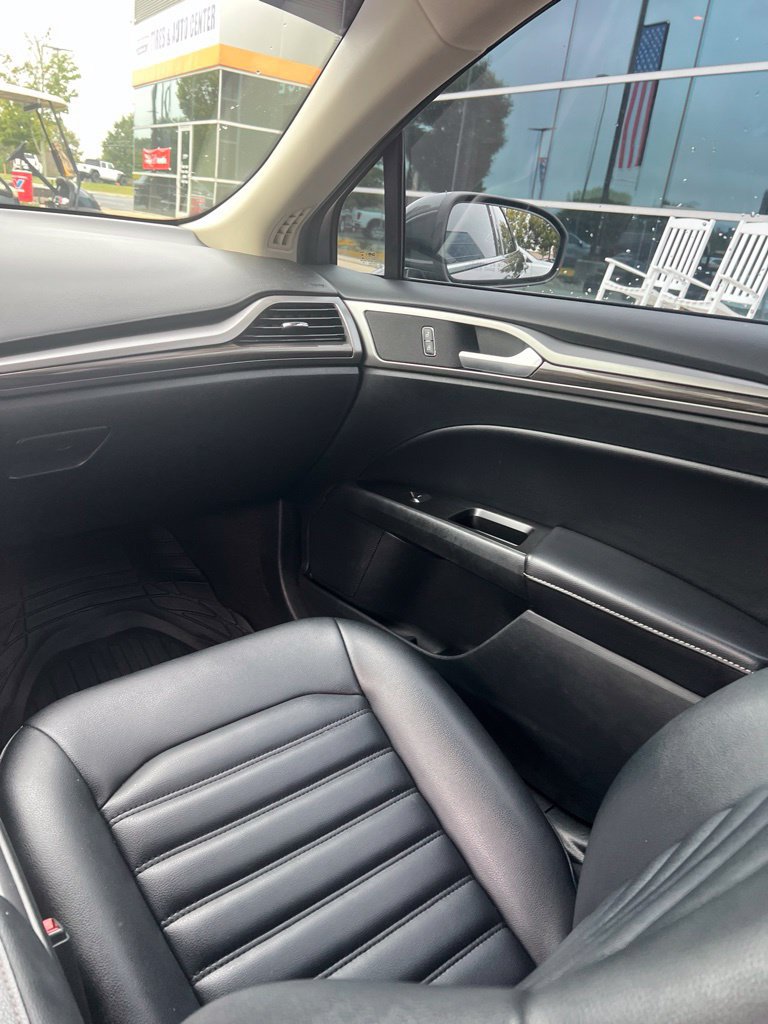 Used 2019 Ford Fusion SEL FWD image 12