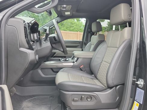 Used 2026 Chevrolet Silverado 2500 ZR2 w/ LPO, Dark Essentials Package AWD/4WD image 19