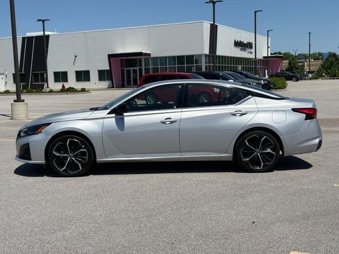 Used 2024 Nissan Altima 2.5 SR FWD image 2