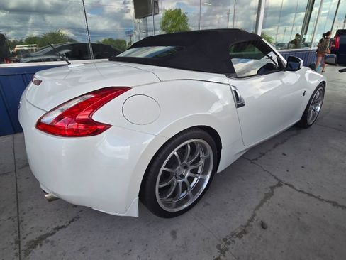 Used 2016 Nissan 370Z Touring image 7