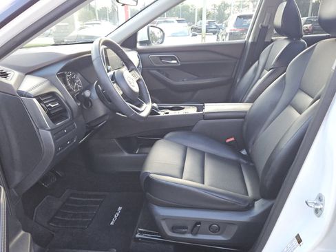 Used 2021 Nissan Rogue SV w/ Premium Package FWD image 3