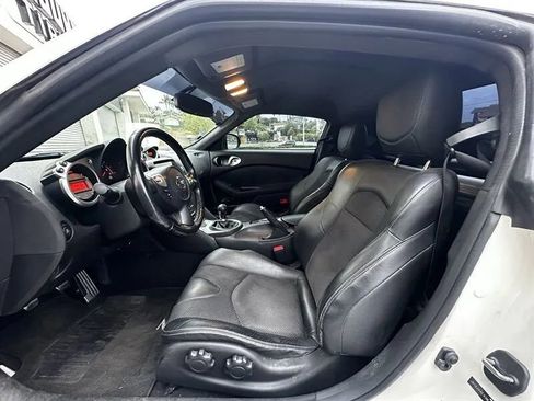 Used 2009 Nissan 370Z Touring RWD image 17