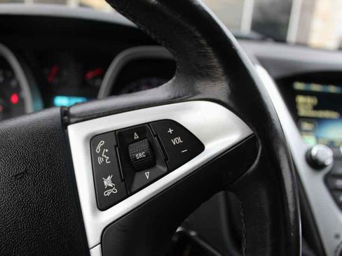 Used 2017 Chevrolet Equinox LT w/ Convenience Package image 16