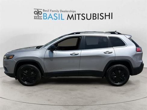 Used 2022 Jeep Cherokee Latitude w/ Comfort Safety Group image 2