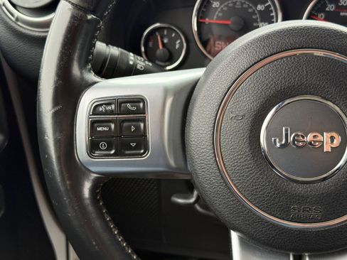 Used 2015 Jeep Wrangler Unlimited Rubicon AWD/4WD image 18