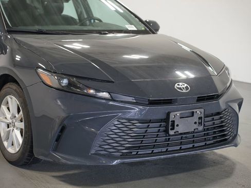 Used 2025 Toyota Camry LE image 4