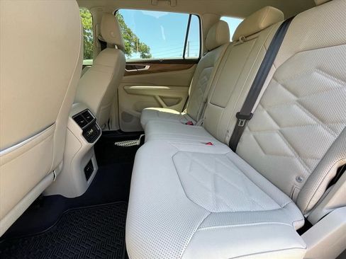 Used 2026 Volkswagen Atlas SE w/ Black Wheel Package FWD image 4