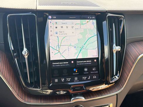 Used 2023 Volvo XC60 B5 Ultimate w/ Climate Package image 22