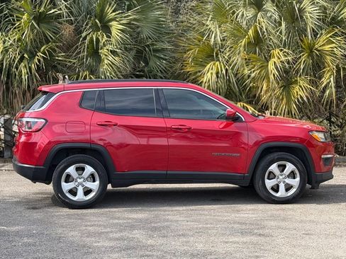 Used 2018 Jeep Compass Latitude FWD image 19