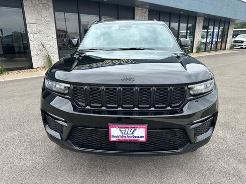 Used 2025 Jeep Grand Cherokee Limited w/ Black Appearance Package AWD/4WD image 10