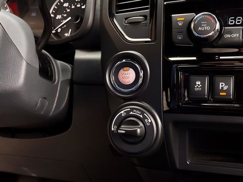 Used 2024 Nissan Titan SV w/ SV Bronze Edition Package image 19