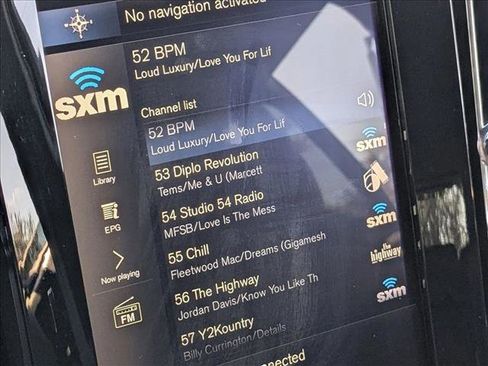 Used 2020 Volvo XC40 T4 Momentum image 13