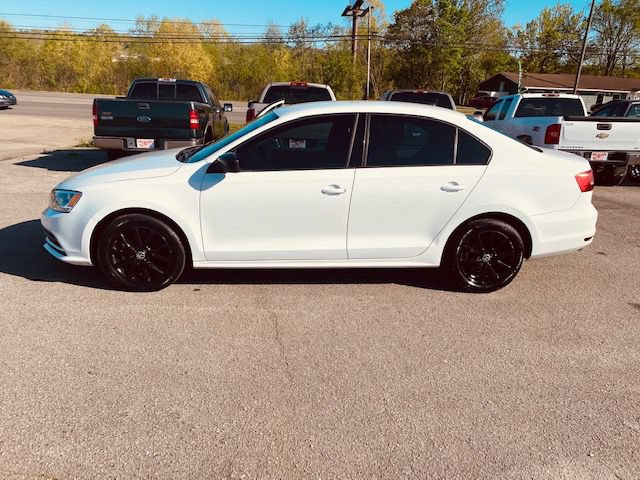 Used 2015 Volkswagen Jetta SE FWD image 2