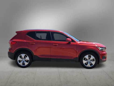 Used 2022 Volvo XC40 T4 Momentum FWD image 7