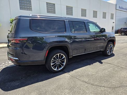 Used 2024 Jeep Wagoneer L Series III w/ Premium Group I AWD/4WD image 8
