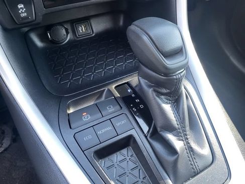 Used 2025 Toyota RAV4 XLE FWD image 19