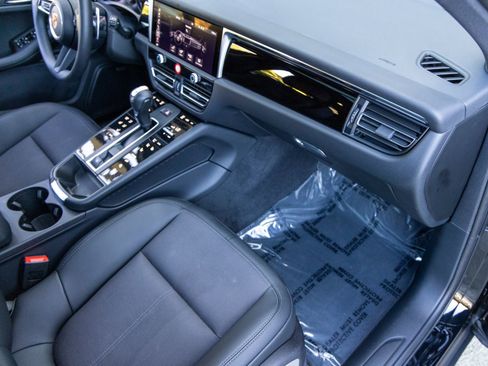 Certified 2025 Porsche Macan image 56