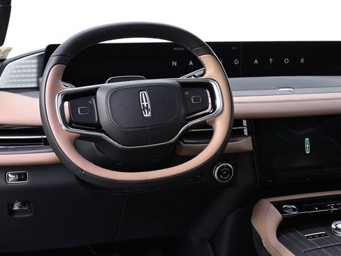 New 2026 Lincoln Navigator L Black Label AWD/4WD image 12