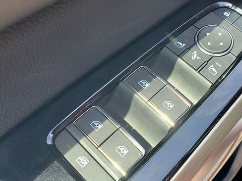 New 2025 Nissan Pathfinder Platinum image 24