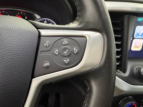 Used 2019 GMC Acadia SLT AWD/4WD image 16