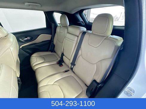 Used 2017 Jeep Cherokee Limited image 23