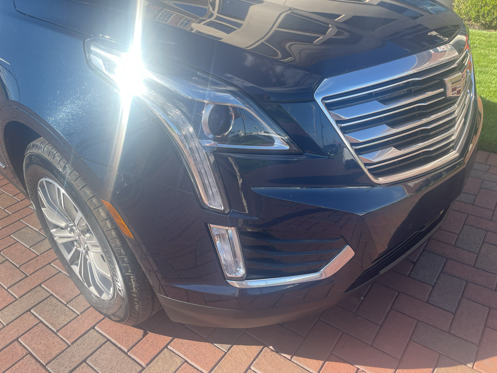 Used 2017 Cadillac XT5 Luxury w/ Driver Awareness Package AWD/4WD image 4
