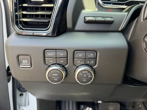 Used 2025 GMC Sierra 1500 AT4 w/ AT4 Premium Package image 29