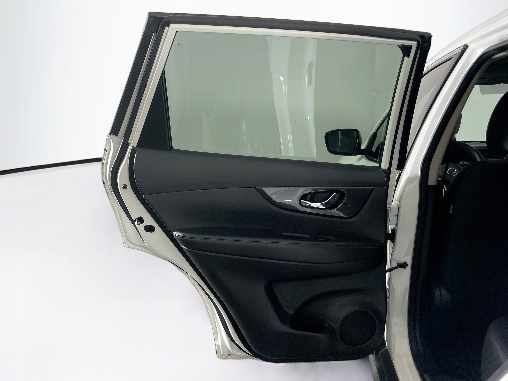 Used 2017 Nissan Rogue S FWD image 25