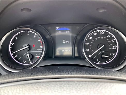 Used 2024 Toyota Camry SE image 25