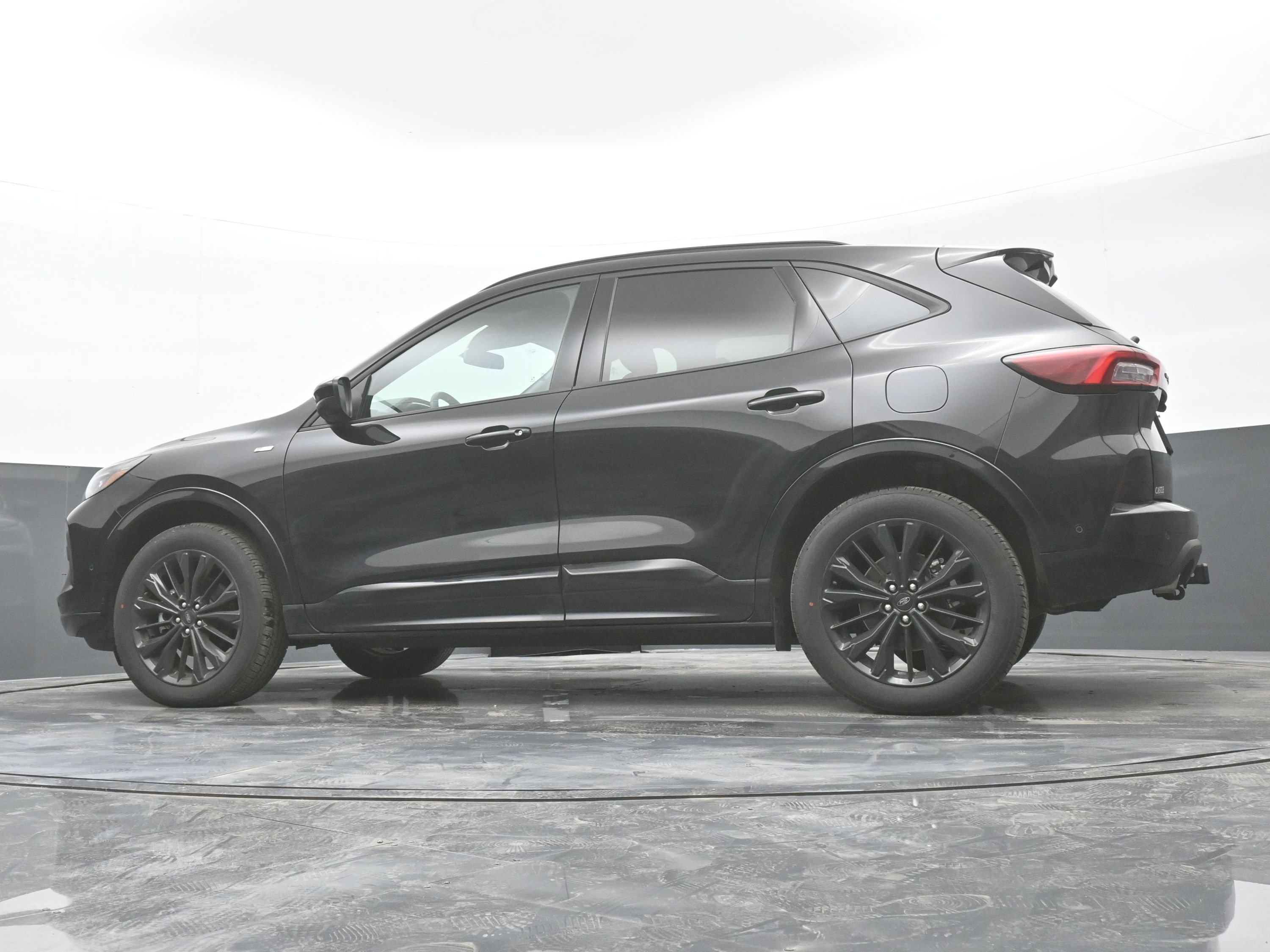 Used 2024 Ford Escape ST-Line Elite w/ Premium Technology Package AWD/4WD image 36