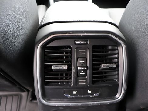 New 2026 Porsche Macan image 21