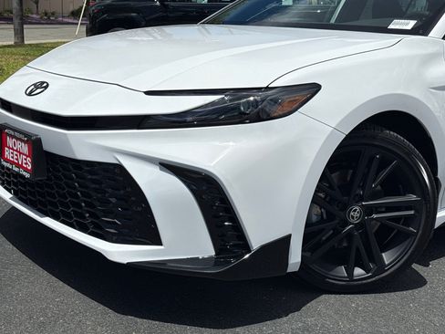 New 2026 Toyota Camry Hybrid FWD image 3
