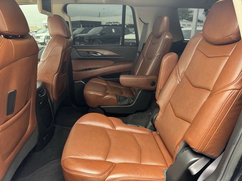Used 2016 Cadillac Escalade Premium RWD image 30