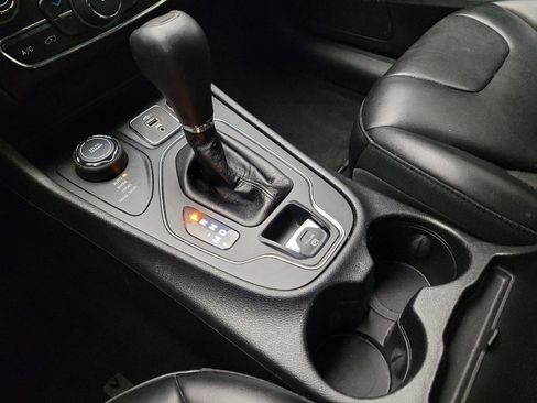 Used 2019 Jeep Cherokee Latitude Plus image 26