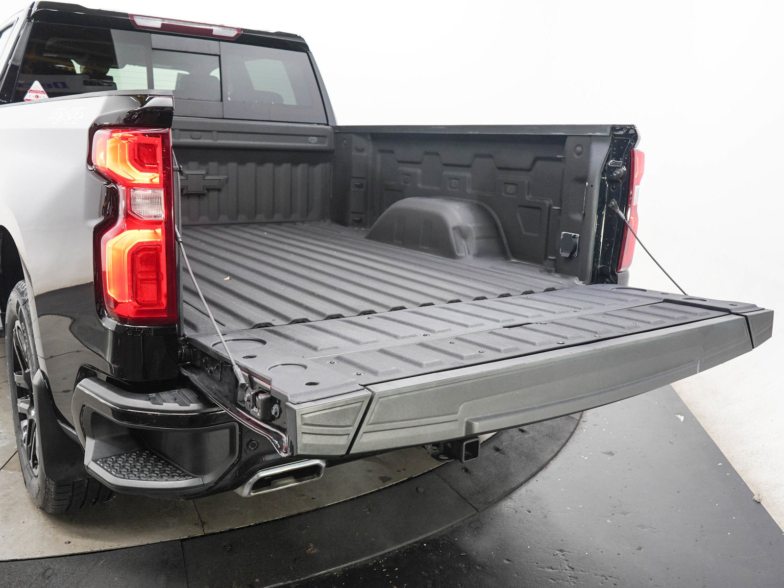 Used 2023 Chevrolet Silverado 1500 RST AWD/4WD image 9