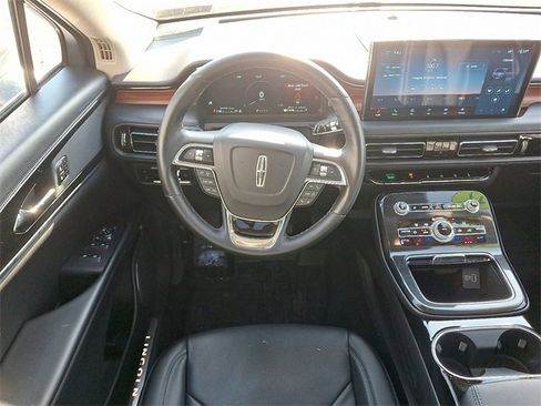 Certified 2023 Lincoln Nautilus Reserve image 11