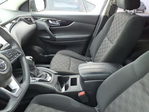 Used 2017 Nissan Rogue Sport SV image 5