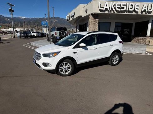 Used 2018 Ford Escape SE w/ SE Sync 3 Package image 2