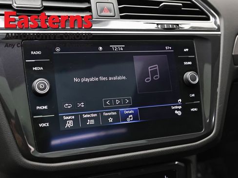 Used 2022 Volkswagen Tiguan SE w/ Panoramic Sunroof Package image 19