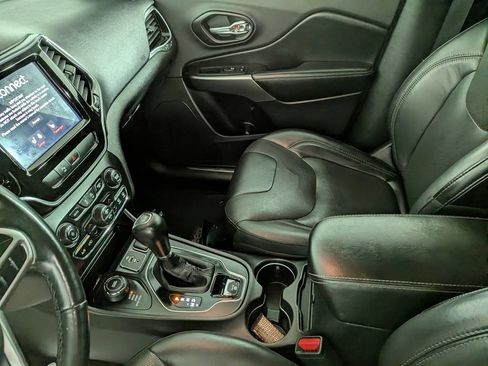Used 2019 Jeep Cherokee Limited AWD/4WD image 26