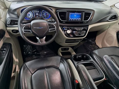 Used 2021 Chrysler Voyager Lxi image 17