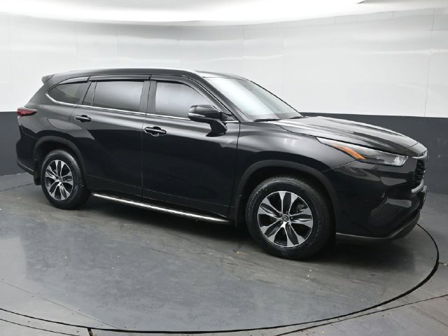 Used 2025 Toyota Highlander XLE AWD/4WD image 8