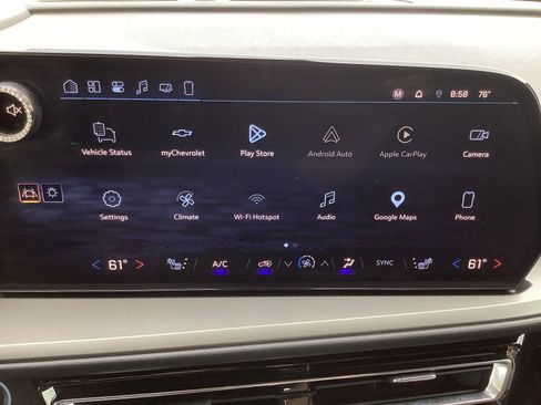 Used 2025 Chevrolet Traverse LT FWD image 21